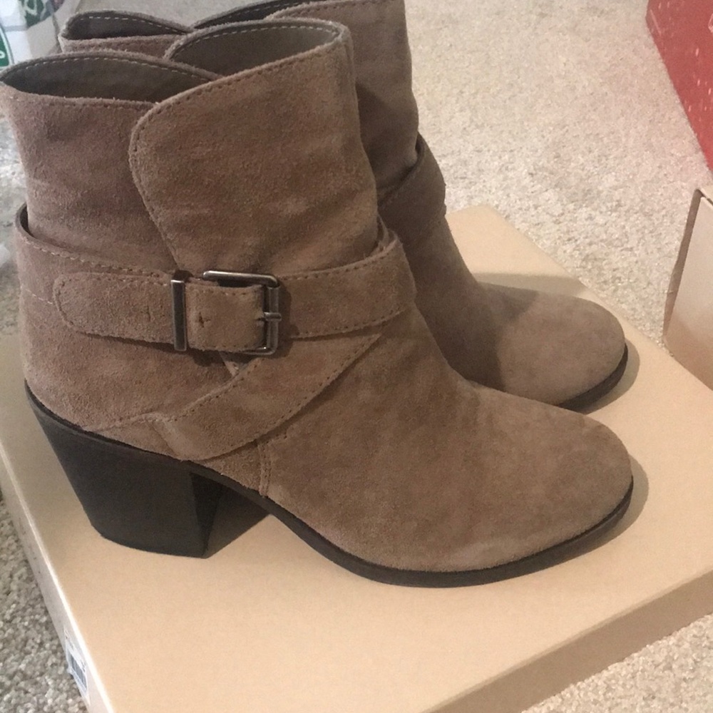 BCBG Generation booties Size 8